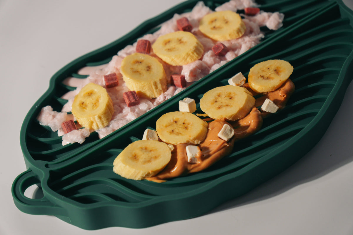 Banana Leaf Pet Lick Mat
