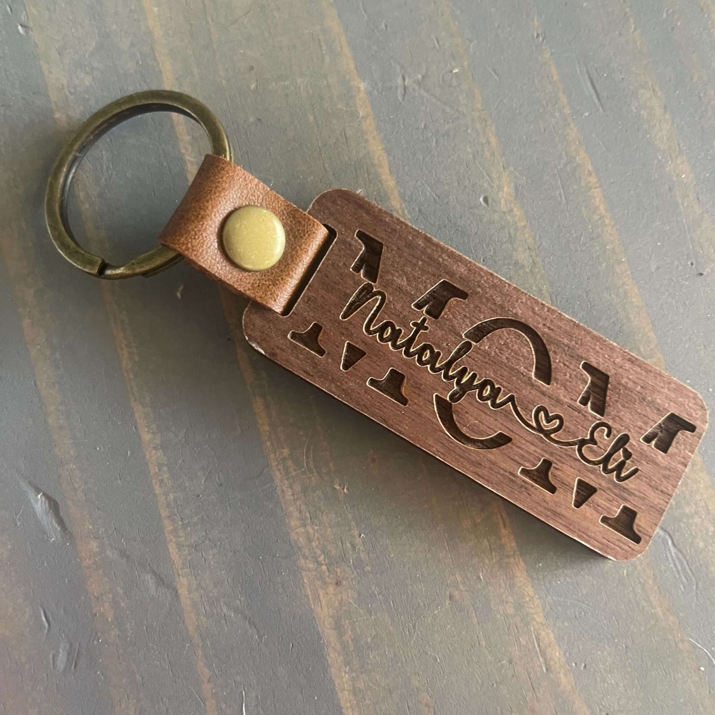 Personalized For Mom - Premium Walnut Keychain DrawDadDraw