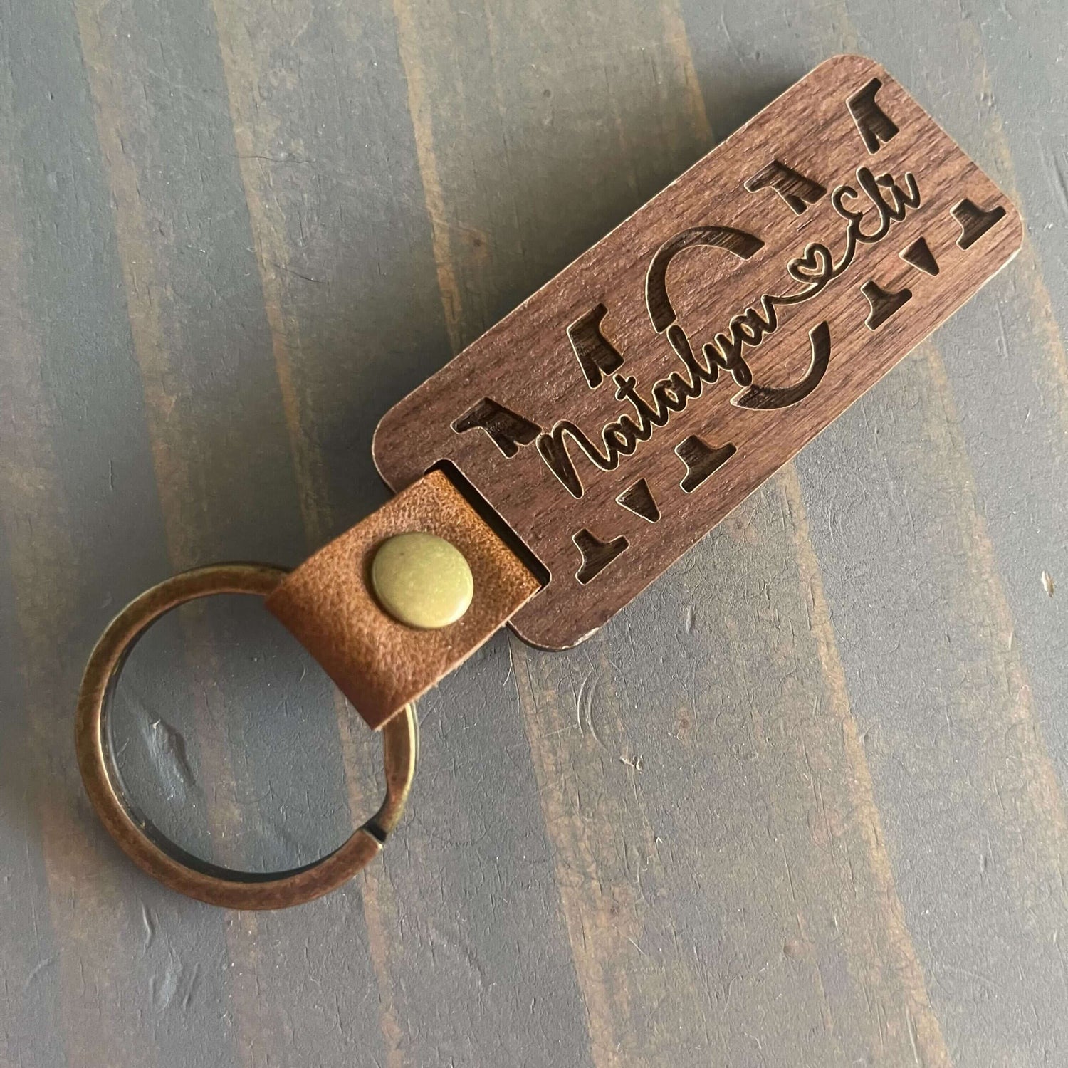 Personalized For Mom - Premium Walnut Keychain DrawDadDraw